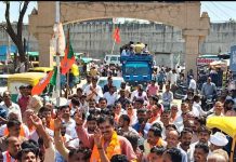 થરા નગર પાલિકાની સામાન્ય ચૂંટણના પરિણામમાં ભાજપે ૧૯ બેઠકો તો કોંગ્રેસે-૦૫ બેઠકો મેળવી. વોર્ડ નં-૨માં ભાજપની પેનલ તૂટી હતી
